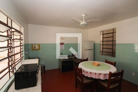 Casa à venda com 254m², 4 quartos e 6 vagasCozinha 1