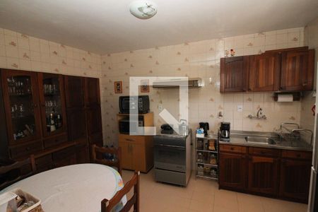 Casa à venda com 254m², 4 quartos e 6 vagasCozinha 2