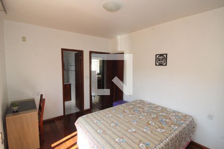 Casa à venda com 254m², 4 quartos e 6 vagasQuarto Suíte