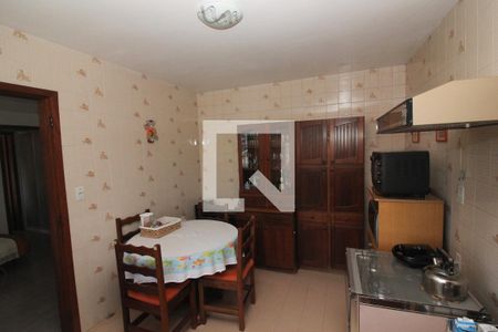 Casa à venda com 254m², 4 quartos e 6 vagasCozinha 2