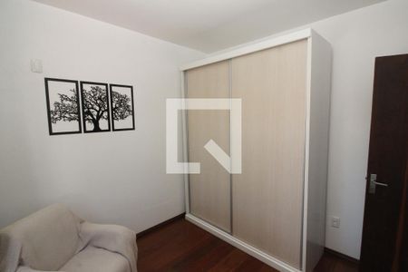 Casa à venda com 254m², 4 quartos e 6 vagasQuarto 2