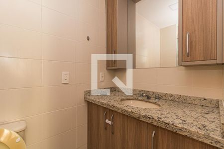 Banheiro da Suíte de apartamento para alugar com 3 quartos, 81m² em Passo D’areia, Porto Alegre