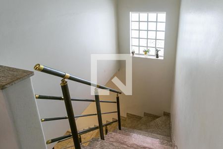 Escadas de casa para alugar com 3 quartos, 140m² em Penha de França, São Paulo