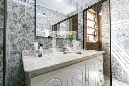 Casa à venda com 140m², 3 quartos e sem vaga Casa à venda com 140m², 3 quartos e sem vagaBanheiro