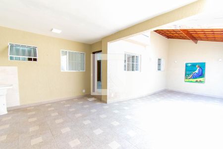 Casa para alugar com 80m², 2 quartos e 2 vagas Casa para alugar com 80m², 2 quartos e 2 vagasÁrea de Serviço e Quintal