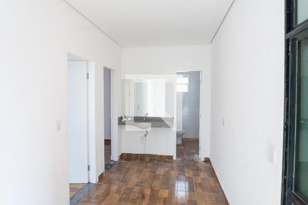 Casa à venda com 104m², 4 quartos e 2 vagasCorredor 