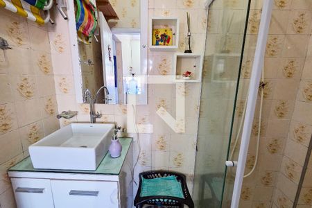 Banheiro de kitnet/studio para alugar com 1 quarto, 28m² em Caiçara, Praia Grande