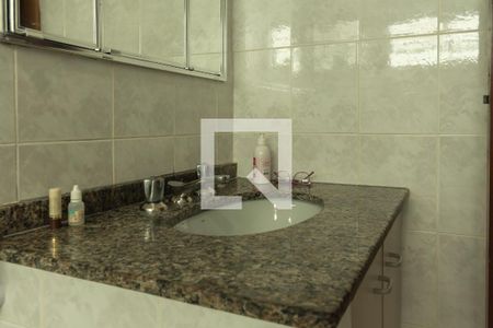 Casa à venda com 142m², 2 quartos e 6 vagasBanheiro da Suíte