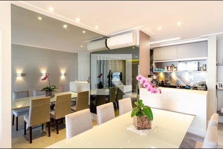 Apartamento à venda com 115m², 3 quartos e 2 vagas Apartamento à venda com 115m², 3 quartos e 2 vagasSala