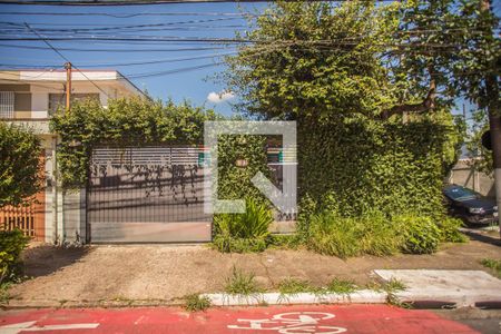 Casa para alugar com 180m², 2 quartos e 6 vagasFachada