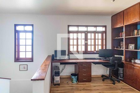 Casa à venda com 198m², 3 quartos e 4 vagas Casa à venda com 198m², 3 quartos e 4 vagasEscritório