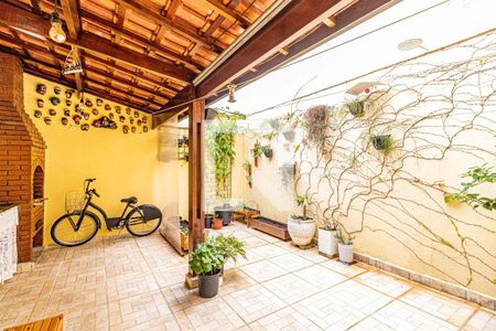 Casa à venda com 198m², 3 quartos e 4 vagas Casa à venda com 198m², 3 quartos e 4 vagasQuintal/Churrasqueira