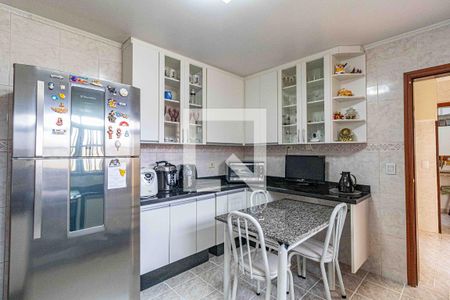 Casa à venda com 198m², 3 quartos e 4 vagas Casa à venda com 198m², 3 quartos e 4 vagasCozinha