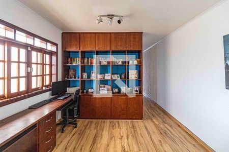 Casa à venda com 198m², 3 quartos e 4 vagas Casa à venda com 198m², 3 quartos e 4 vagasEscritório