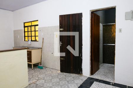Sala de casa para alugar com 2 quartos, 65m² em Vila Lucinda, Santo André