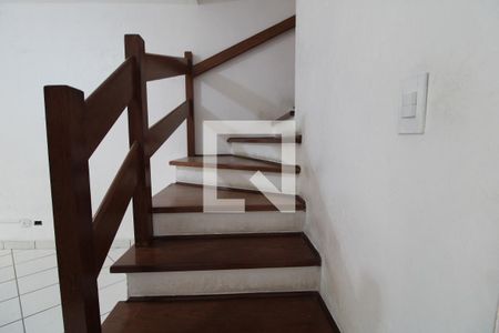 Escada de casa para alugar com 2 quartos, 89m² em Jardim Marcel, São Paulo