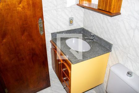 Casa de condomínio à venda com 110m², 4 quartos e 1 vagaBanheiro andar superior