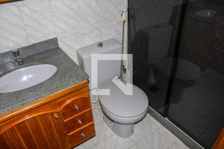 Casa de condomínio à venda com 110m², 4 quartos e 1 vagaBanheiro andar superior