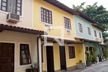 Casa de condomínio à venda com 110m², 4 quartos e 1 vagaFachada casa