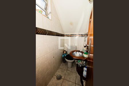 Casa à venda com 159m², 4 quartos e 4 vagasBanheiro 2