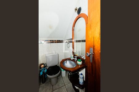 Casa à venda com 159m², 4 quartos e 4 vagasBanheiro 2