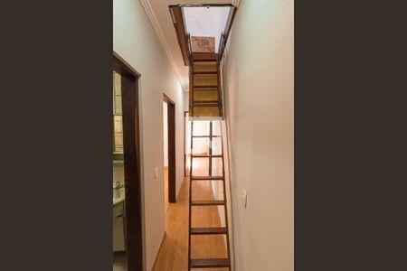 Casa à venda com 200m², 4 quartos e 4 vagasCorredor