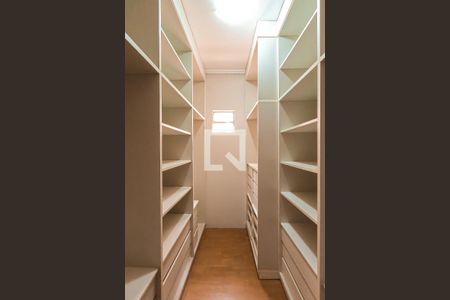 Casa à venda com 200m², 4 quartos e 4 vagasCloset da Suíte