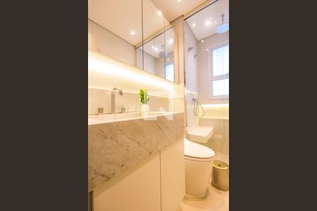 Apartamento à venda com 376m², 3 quartos e 4 vagasBanheiro da Suíte 2