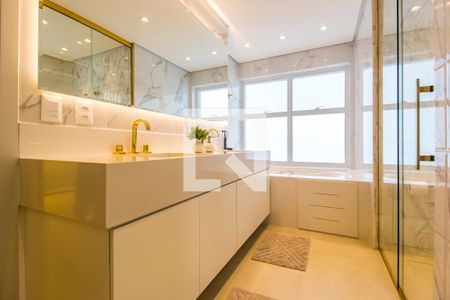 Apartamento à venda com 376m², 3 quartos e 4 vagasBanheiro da Suíte