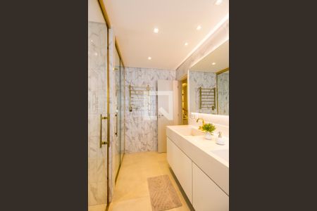 Apartamento à venda com 376m², 3 quartos e 4 vagasBanheiro da Suíte