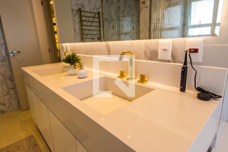 Apartamento à venda com 376m², 3 quartos e 4 vagasDetalhe do Banheiro da Suite