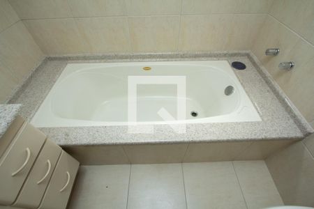 Apartamento à venda com 210m², 3 quartos e 3 vagasBanheiro da Suíte 3