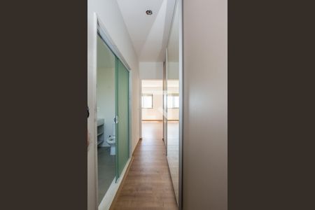 Apartamento à venda com 126m², 3 quartos e 3 vagas Apartamento à venda com 126m², 3 quartos e 3 vagasCloset da suíte