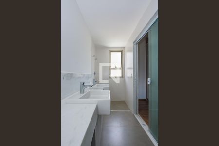 Apartamento para alugar com 126m², 3 quartos e 3 vagas Apartamento para alugar com 126m², 3 quartos e 3 vagasBanheiro da Suíte