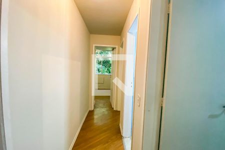 Corredor  de apartamento para alugar com 3 quartos, 110m² em Laranjeiras, Rio de Janeiro
