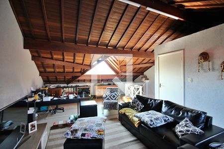 Casa à venda com 196m², 3 quartos e 4 vagasSala de TV/ Sótão