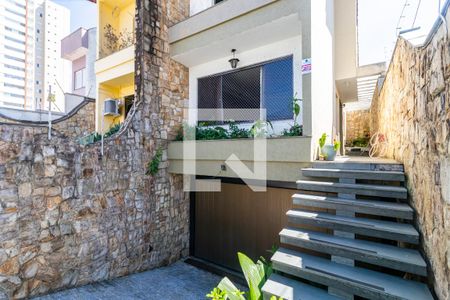 Casa à venda com 160m², 3 quartos e 2 vagas Casa à venda com 160m², 3 quartos e 2 vagasFachada