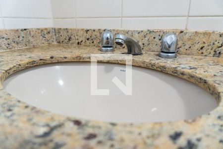 Apartamento à venda com 55m², 2 quartos e 1 vagaBanheiro Detalhe