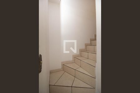 Escada Sala de casa para alugar com 2 quartos, 75m² em Conjunto Residencial Vista Verde, São Paulo