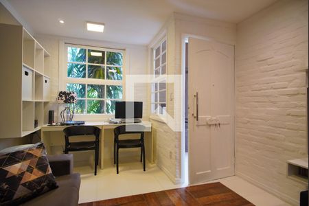 Sala  de casa à venda com 2 quartos, 90m² em Rio Branco, Porto Alegre