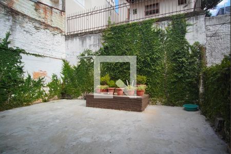 Casa à venda com 90m², 2 quartos e 1 vagaPátio fundos 