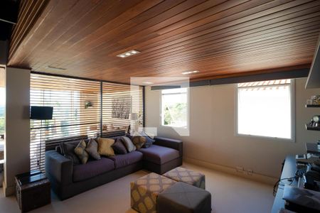 Casa de condomínio à venda com 690m², 4 quartos e 3 vagasSalas