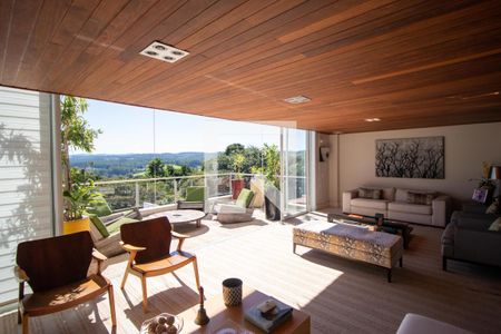 Casa de condomínio à venda com 690m², 4 quartos e 3 vagasSalas