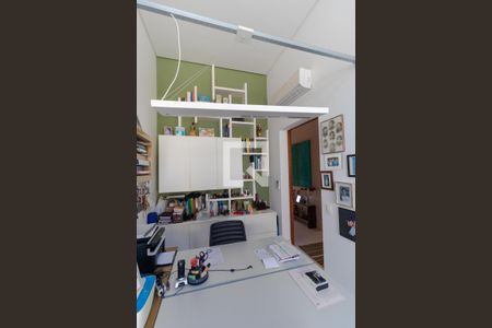 Casa de condomínio à venda com 690m², 4 quartos e 3 vagasEscritório