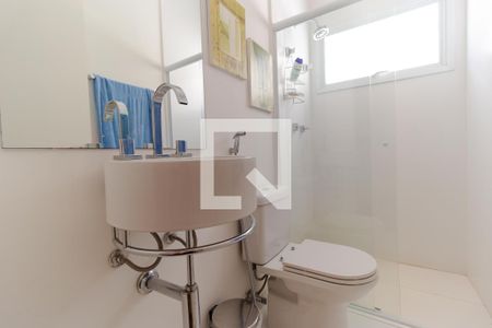 Casa de condomínio à venda com 690m², 4 quartos e 3 vagasBanheiro da Suíte 04