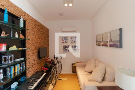 Sala de TV de casa de condomínio à venda com 4 quartos, 690m² em Loteamento Caminhos de São Conrado (sousas), Campinas