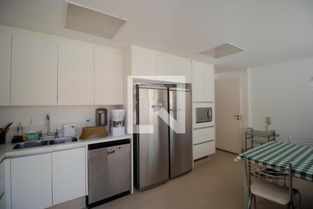 Casa de condomínio à venda com 690m², 4 quartos e 3 vagasCozinha