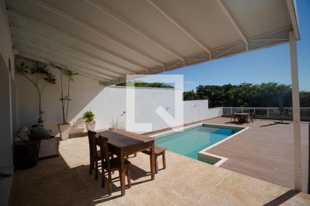 Casa de condomínio à venda com 690m², 4 quartos e 3 vagasVaranda