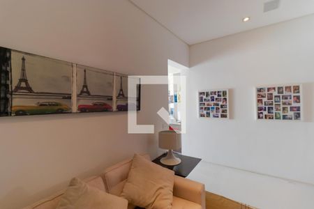 Sala de TV  de casa de condomínio à venda com 4 quartos, 690m² em Loteamento Caminhos de São Conrado (sousas), Campinas