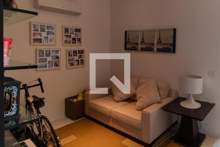 Sala de TV  de casa de condomínio à venda com 4 quartos, 690m² em Loteamento Caminhos de São Conrado (sousas), Campinas